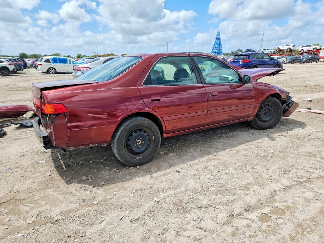 2000 Toyota Camry Le - Фото 3