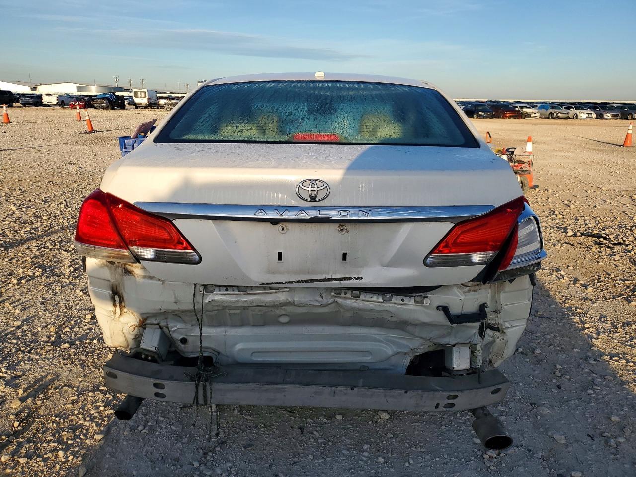 2011 Toyota Avalon Limited - Image 6