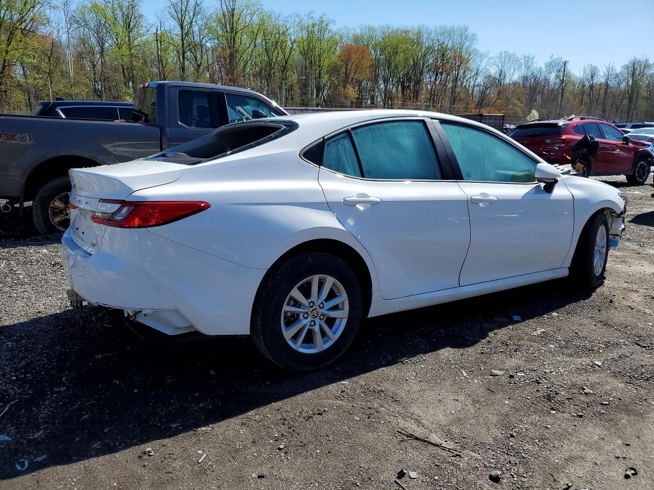 2025 Toyota Camry Le - Фото 3