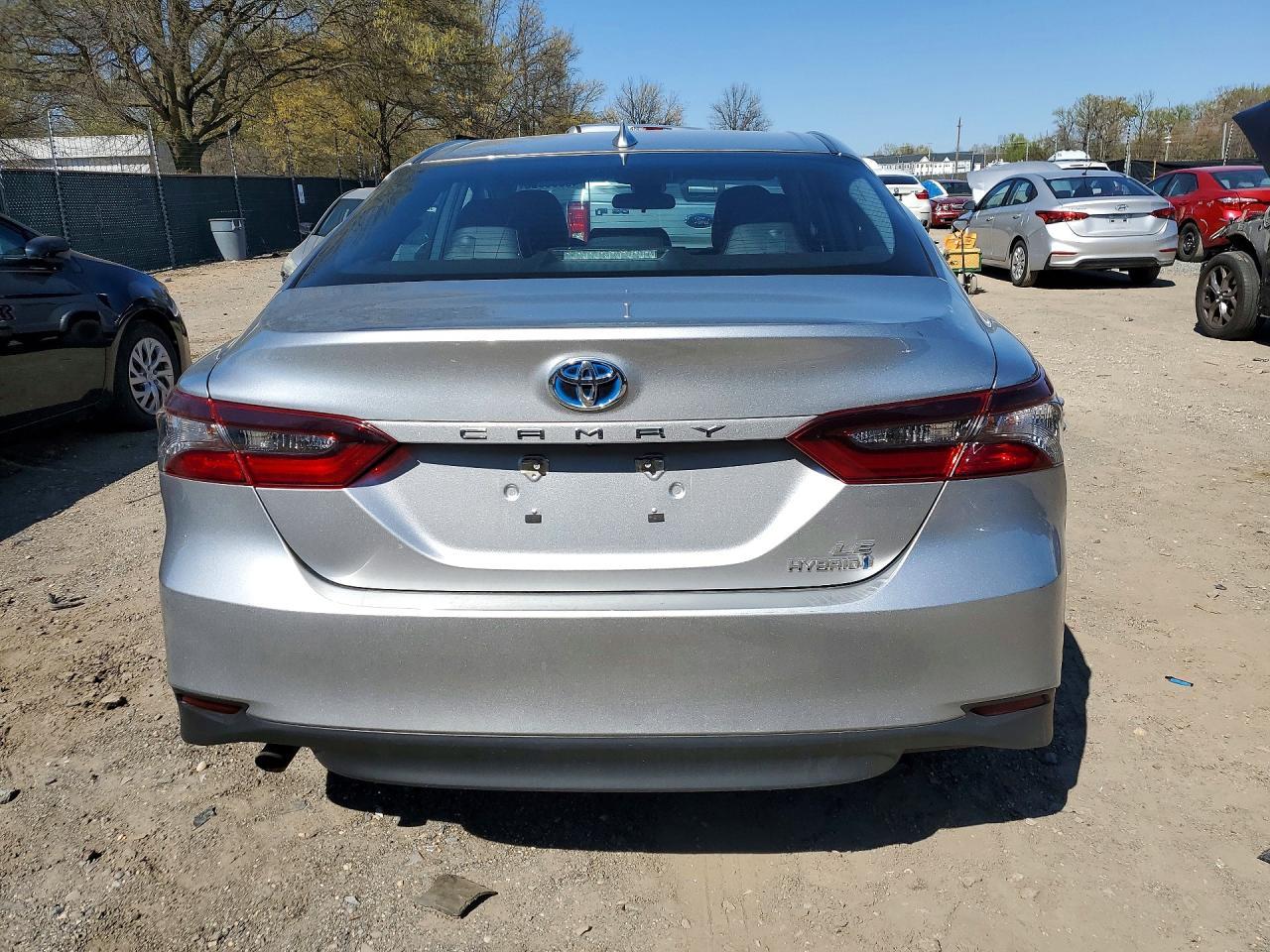 2022 Toyota Camry Le - Фото 6