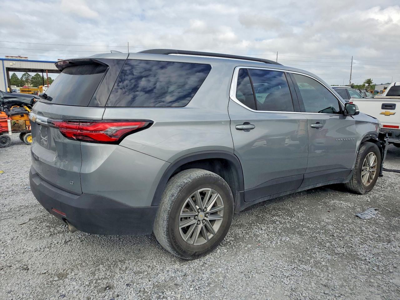 2023 Chevrolet Traverse Lt - Image 3