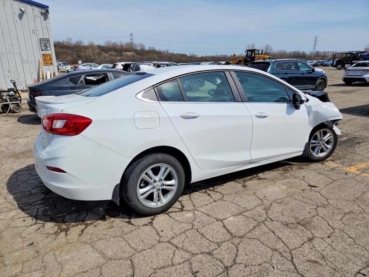 2017 Chevrolet Cruze Lt - Image 3