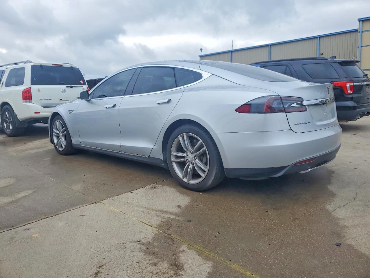 2013 Tesla Model S - Image 2