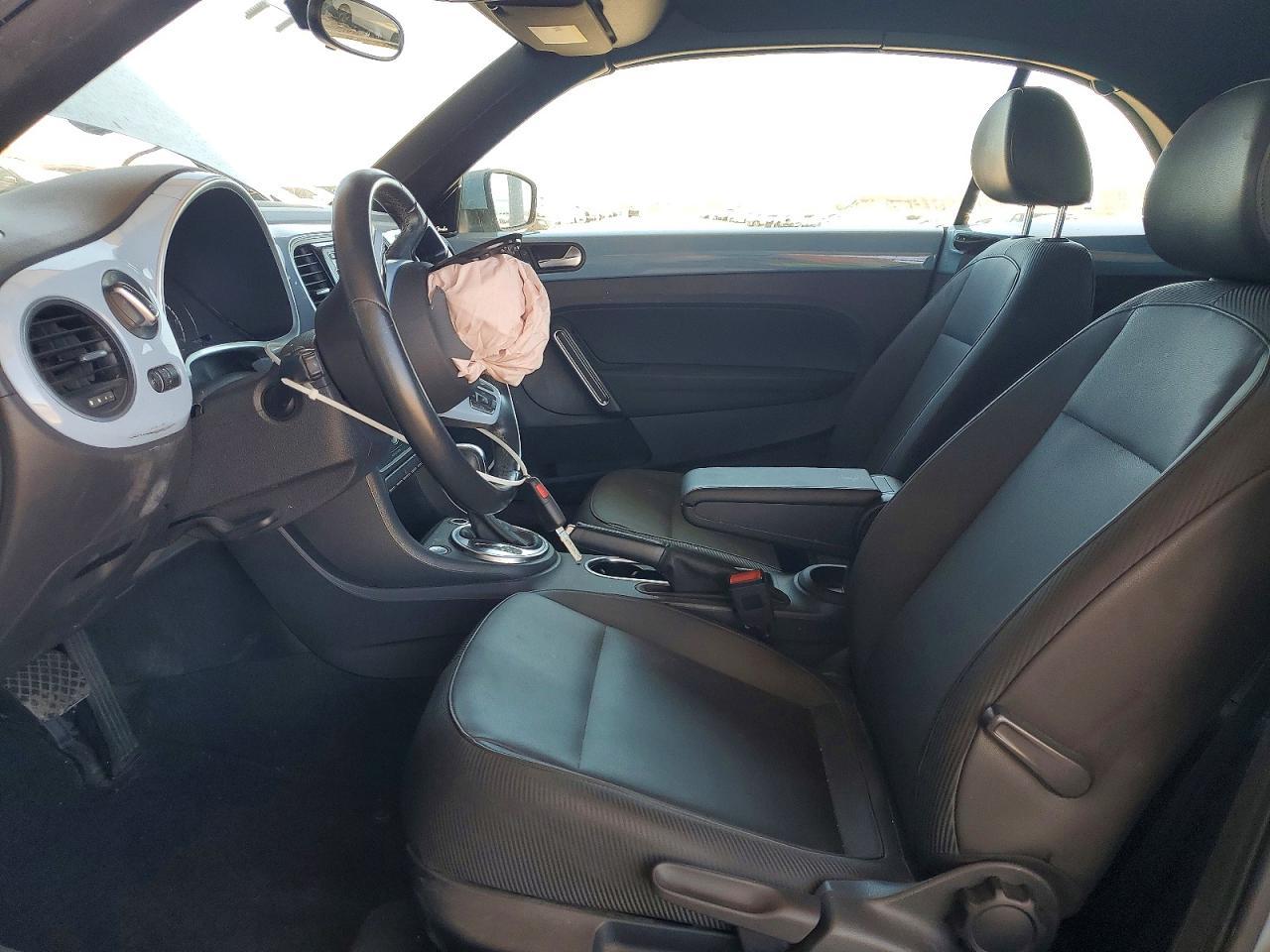2015 Volkswagen Beetle 1.8T - Image 7