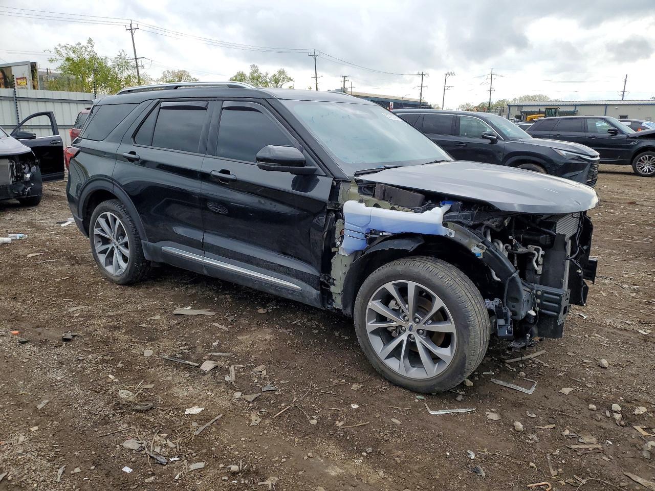 2025 Ford Explorer Platinum - Image 4