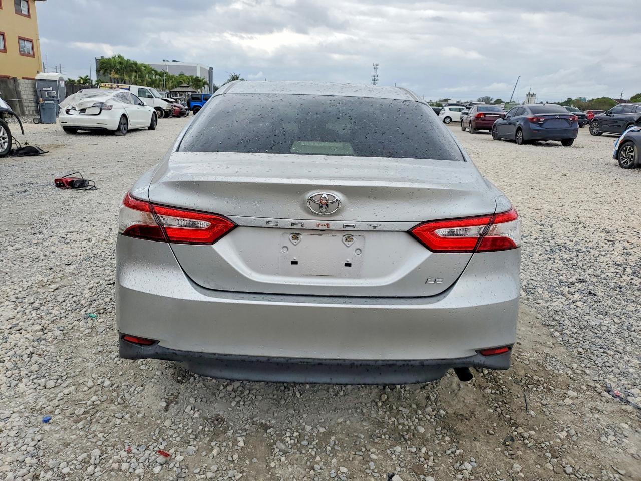 2018 Toyota Camry Le - Фото 6