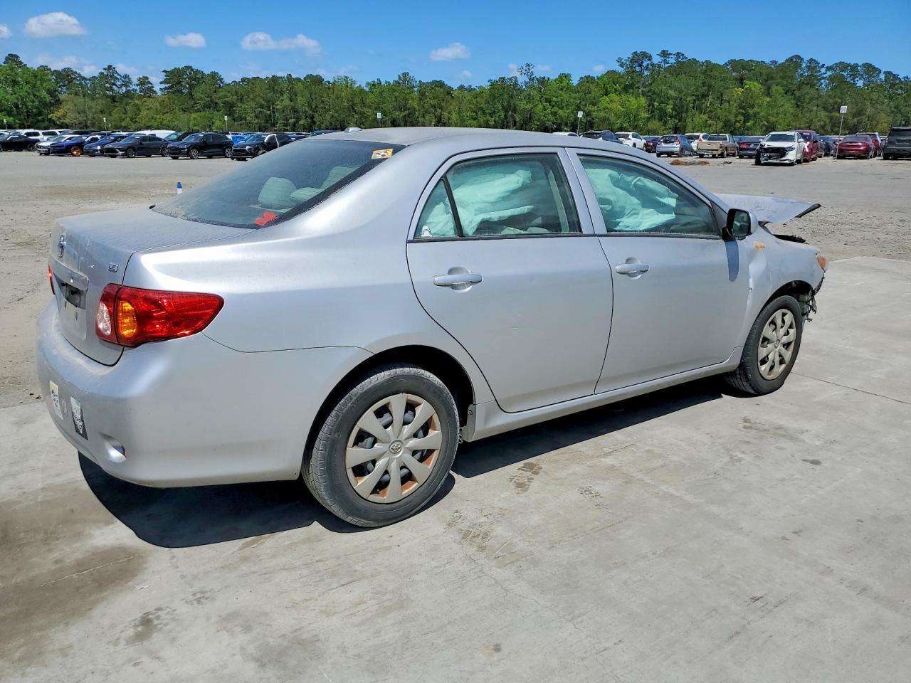 2010 Toyota Corolla Le - Фото 3