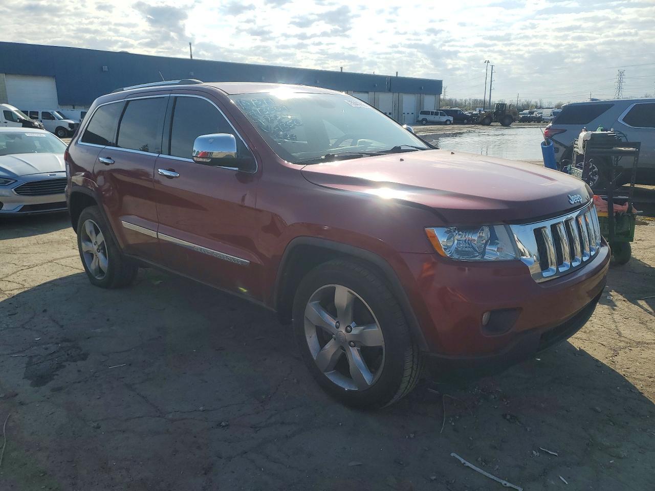2012 Jeep Grand Cherokee Overland - Image 4