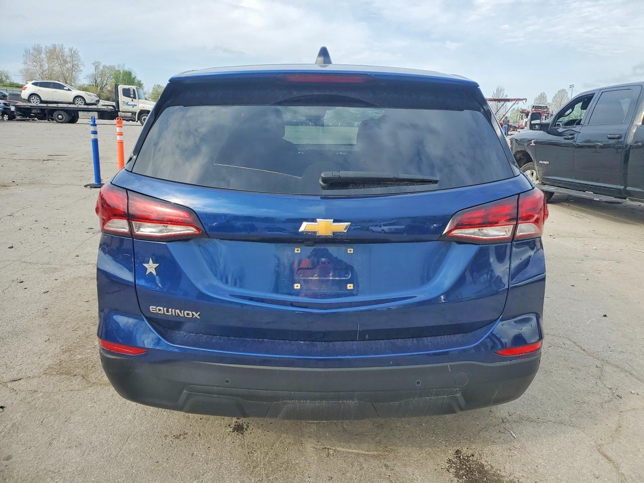 2022 Chevrolet Equinox Ls - Фото 6