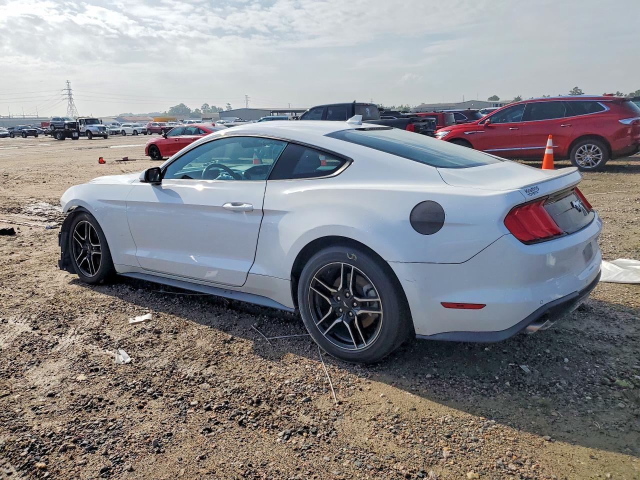 2023 Ford Mustang - Фото 2