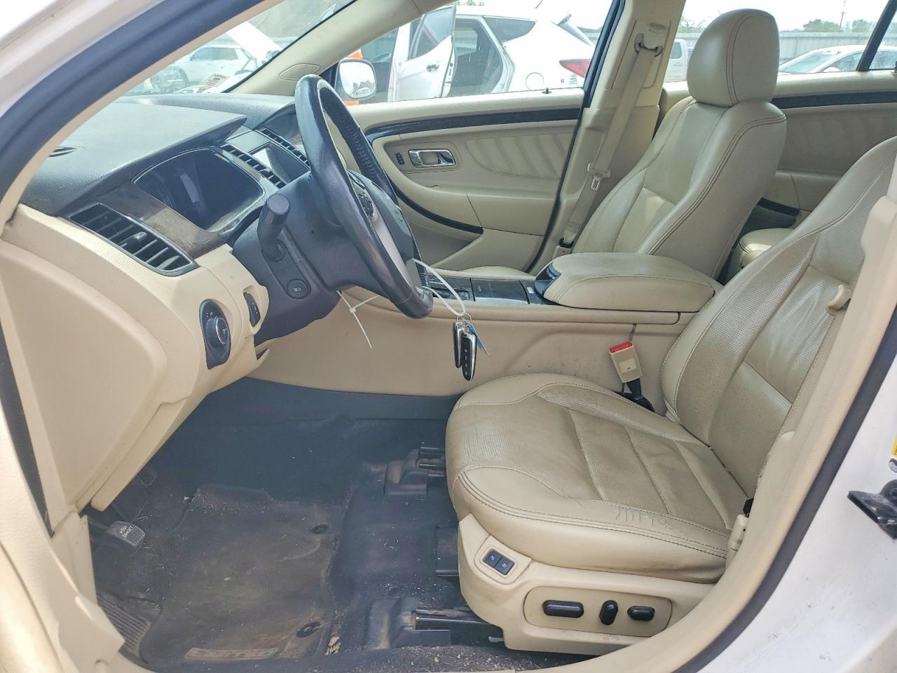2019 Ford Taurus Limited - Image 7