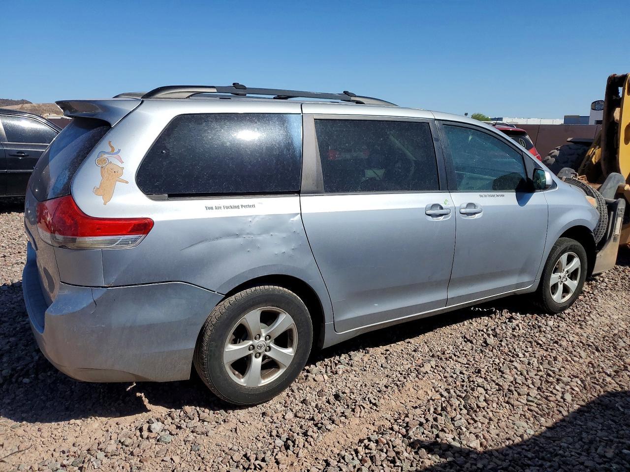 2011 Toyota Sienna Le 8-Passenger - Image 3