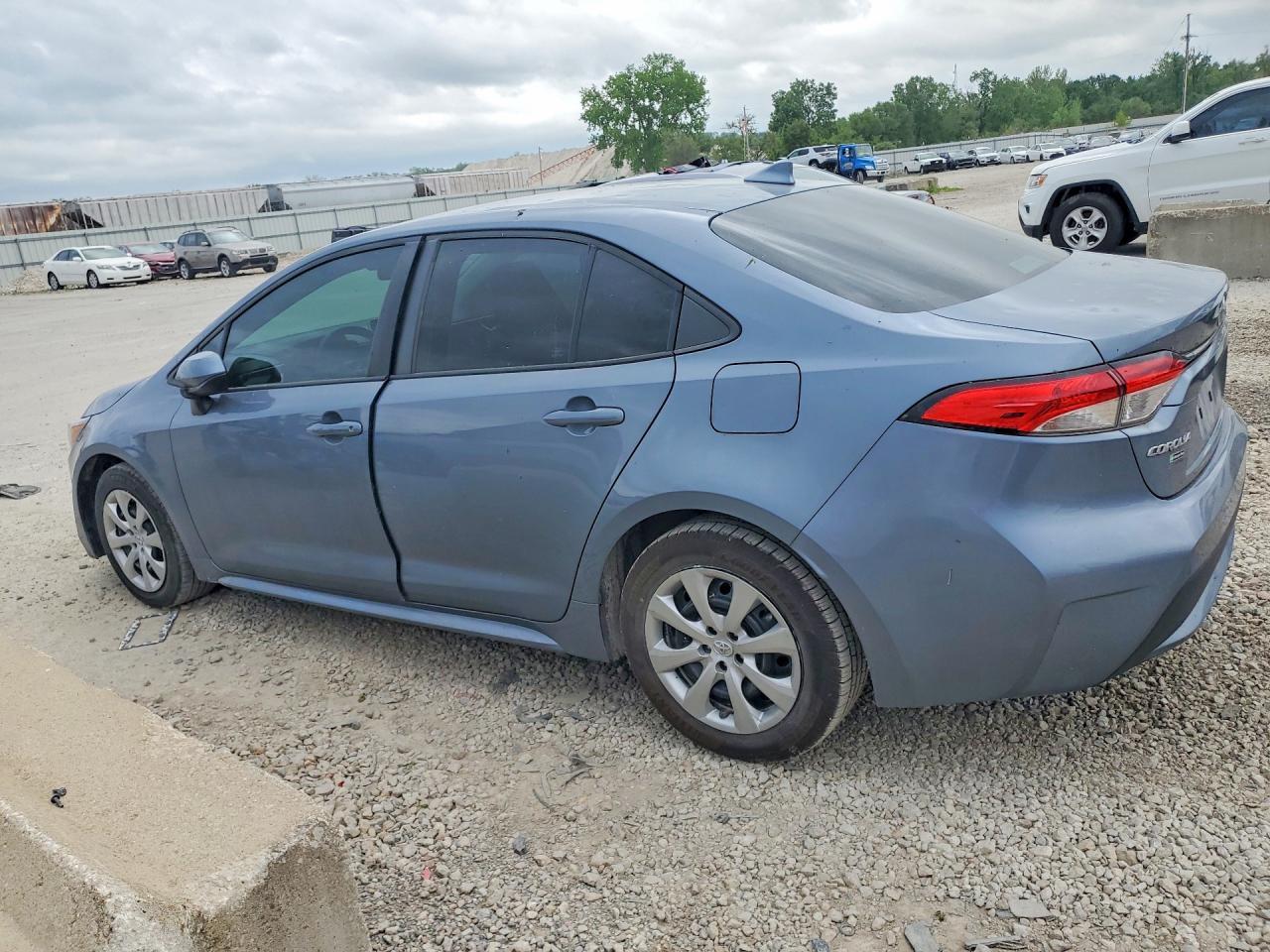 2021 Toyota Corolla Le - Фото 2