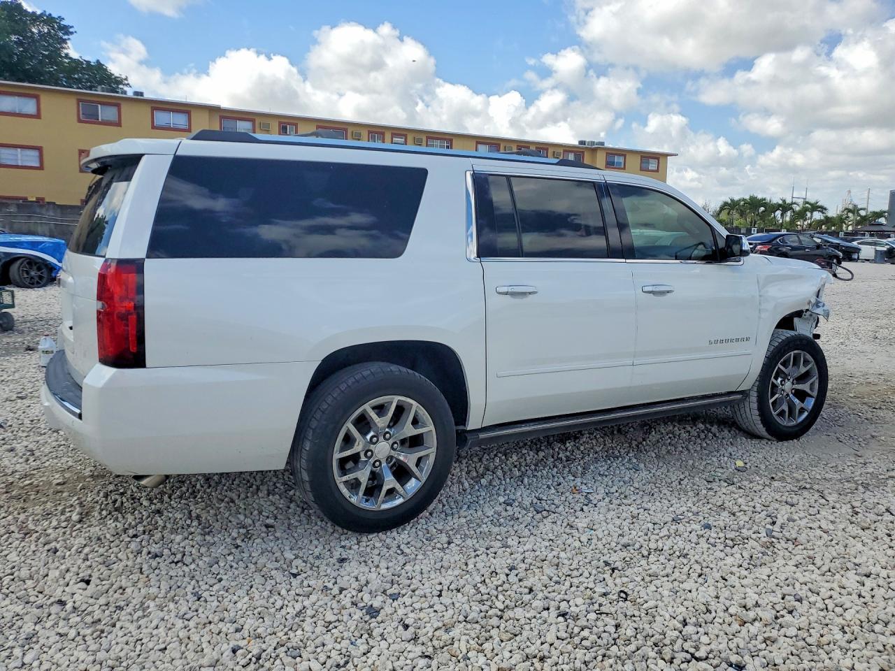 2020 Chevrolet Suburban C1500 Premier - Image 3
