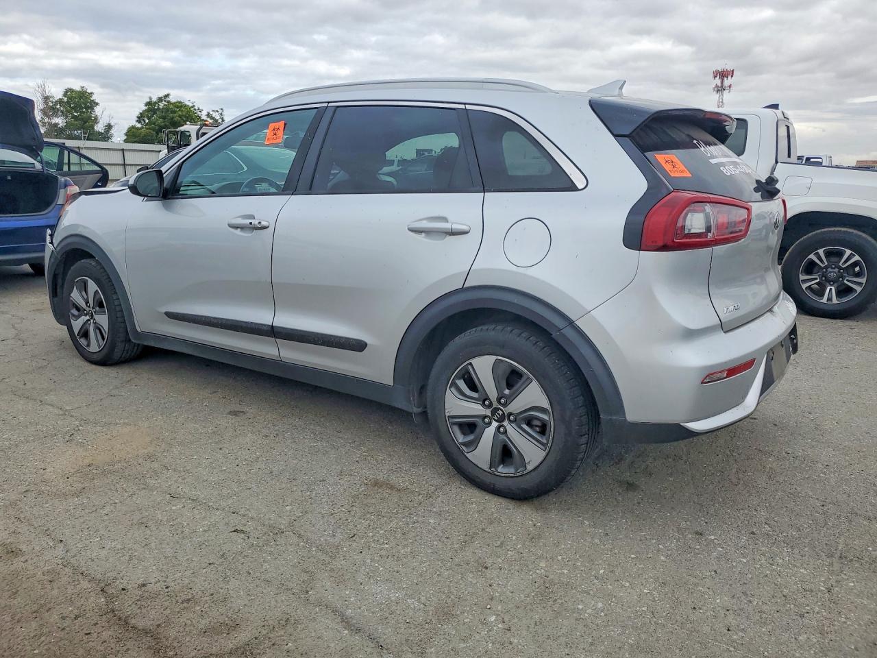 2017 Kia Niro Lx - Image 2