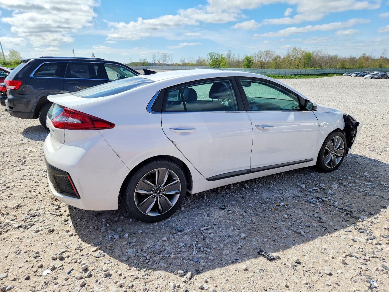2018 Hyundai Ioniq Limited - Image 3