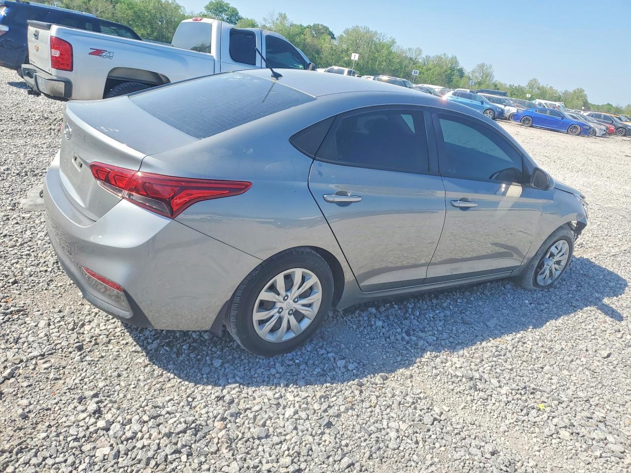 2022 Hyundai Accent Se - Фото 3