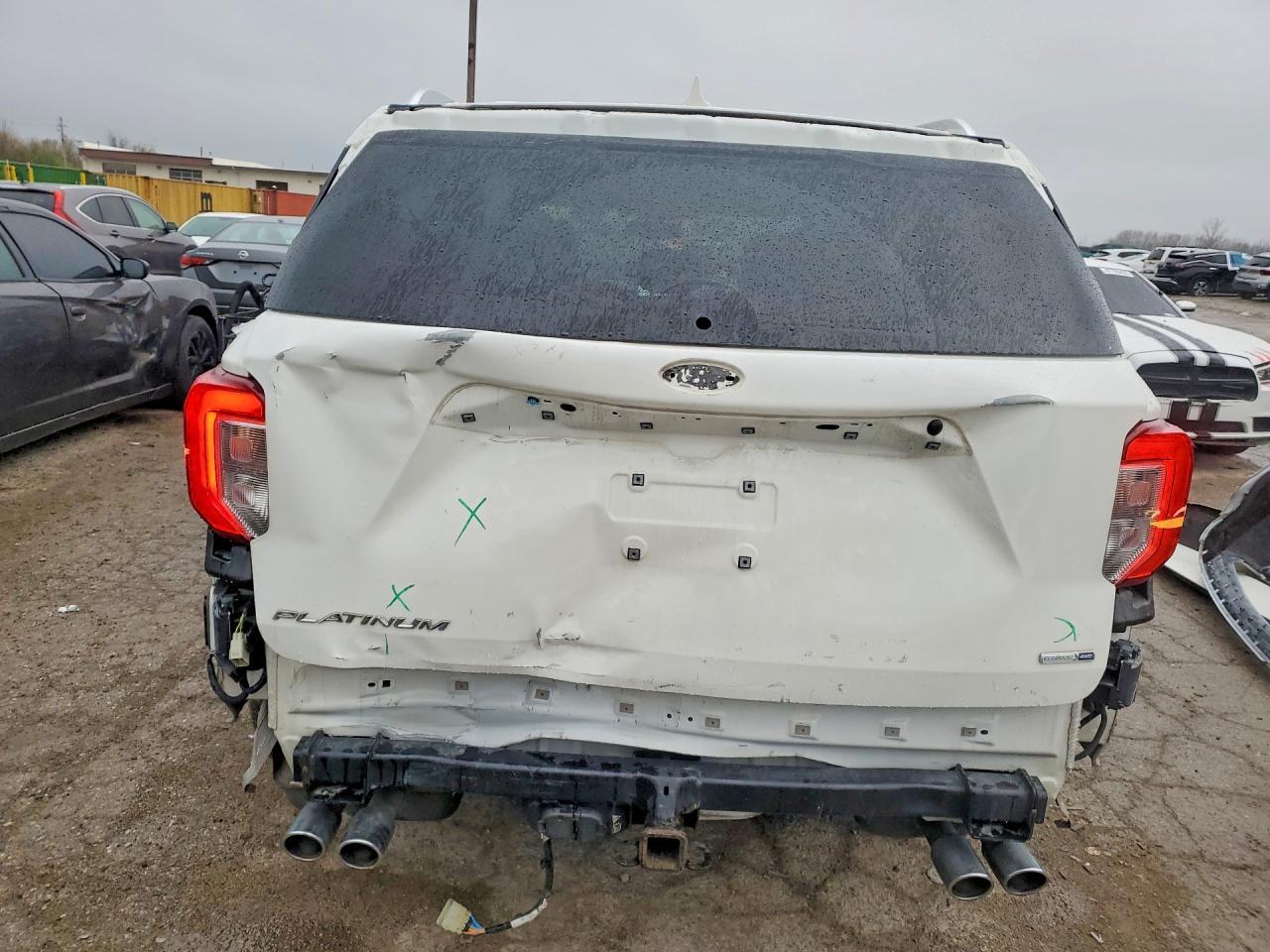 2020 Ford Explorer Platinum - Image 6