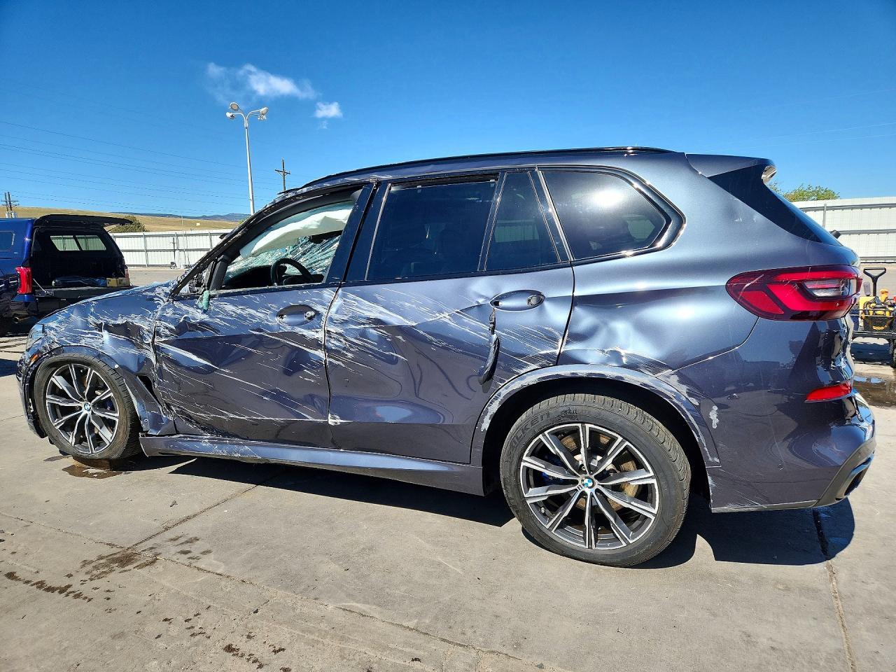2021 BMW X5 M50I - Фото 2