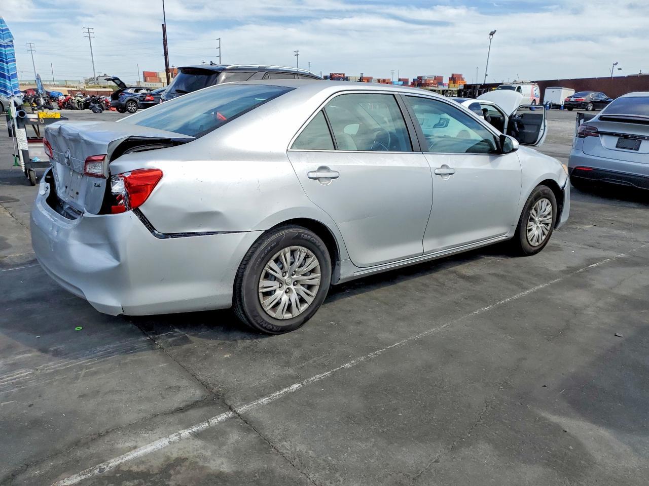 2014 Toyota Camry Le - Image 3