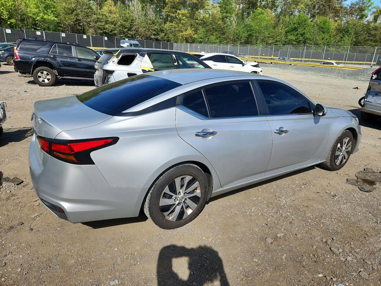 2020 Nissan Altima S - Фото 3