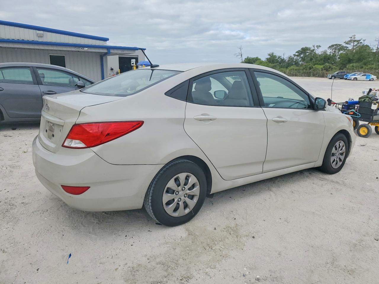 2017 Hyundai Accent Se - Image 3