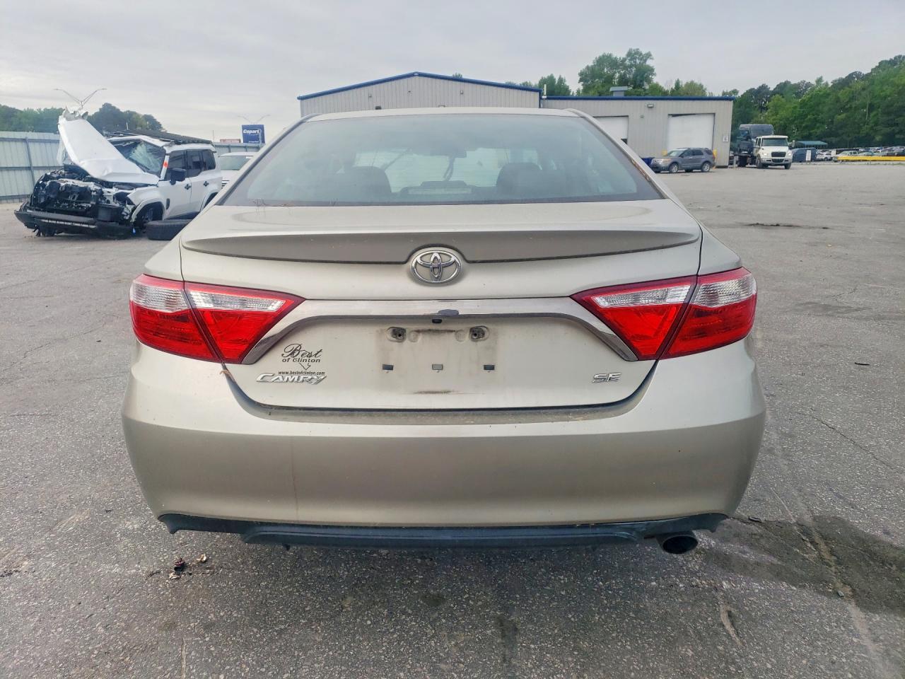 2016 Toyota Camry Se - Image 6