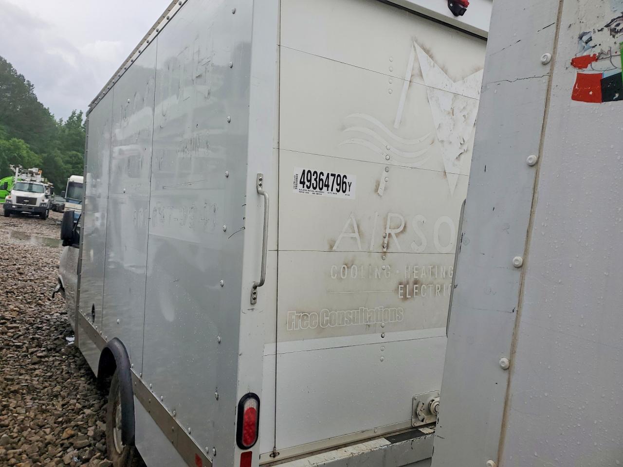 2023 Chevrolet Express Box Truck - Image 6