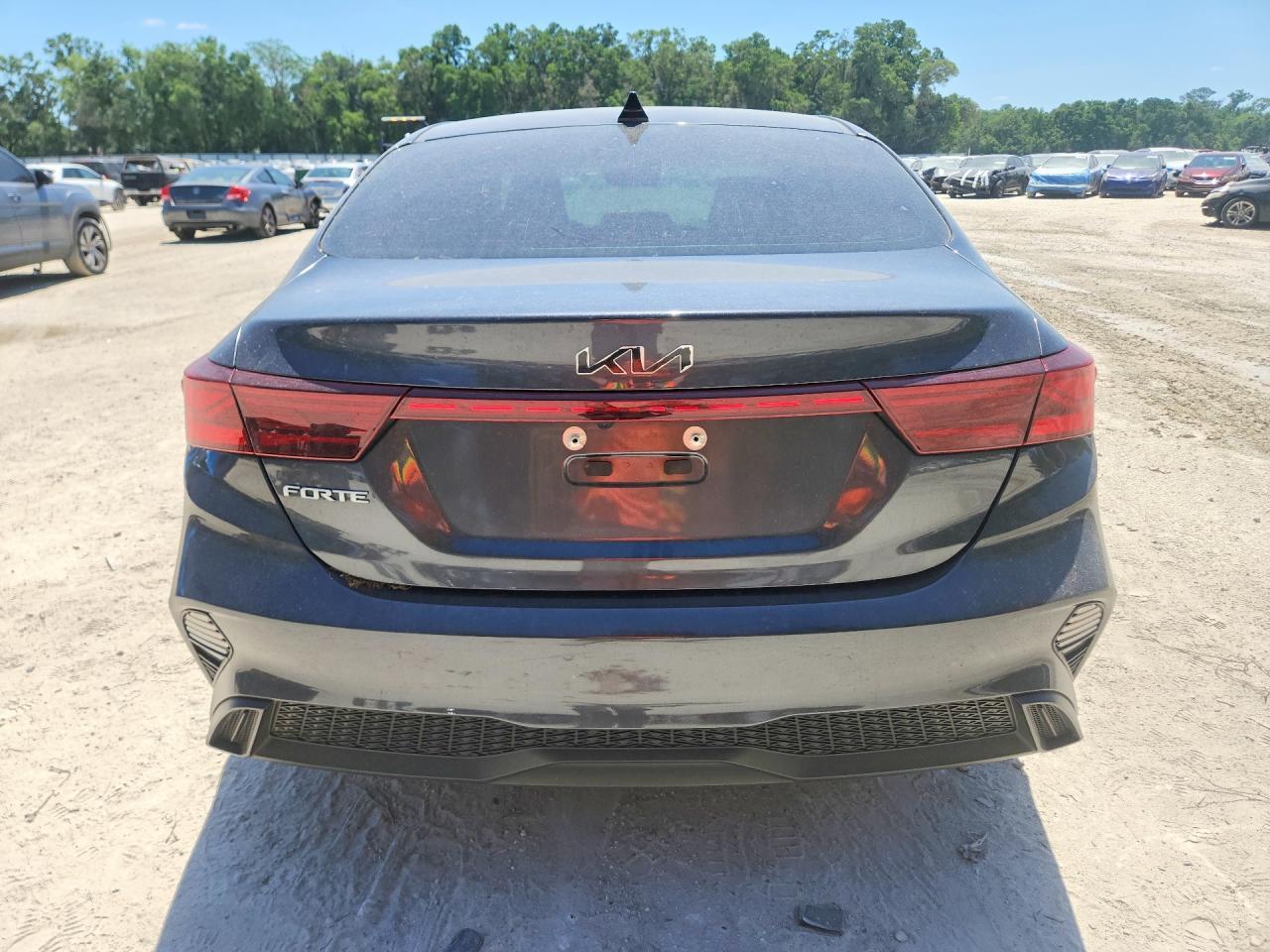 2024 Kia Forte Lxs - Image 6