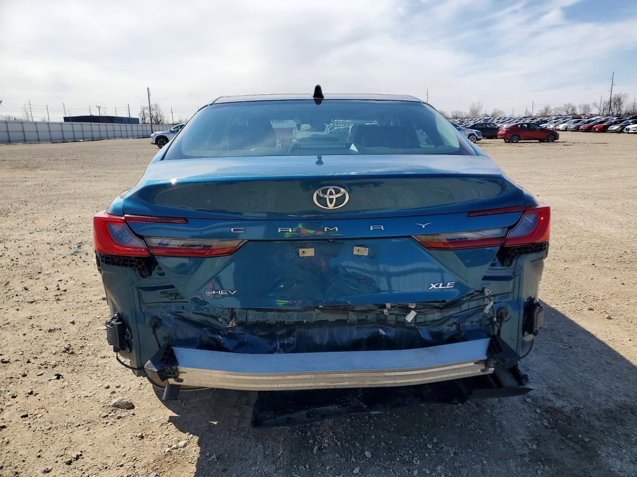 2025 Toyota Camry Xle - Фото 6