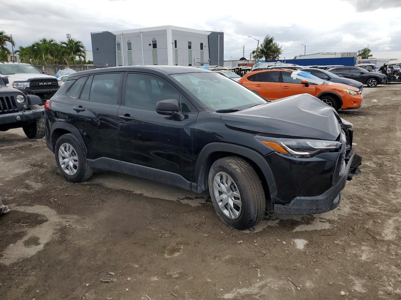 2025 Toyota Corolla Cross L - Фото 4