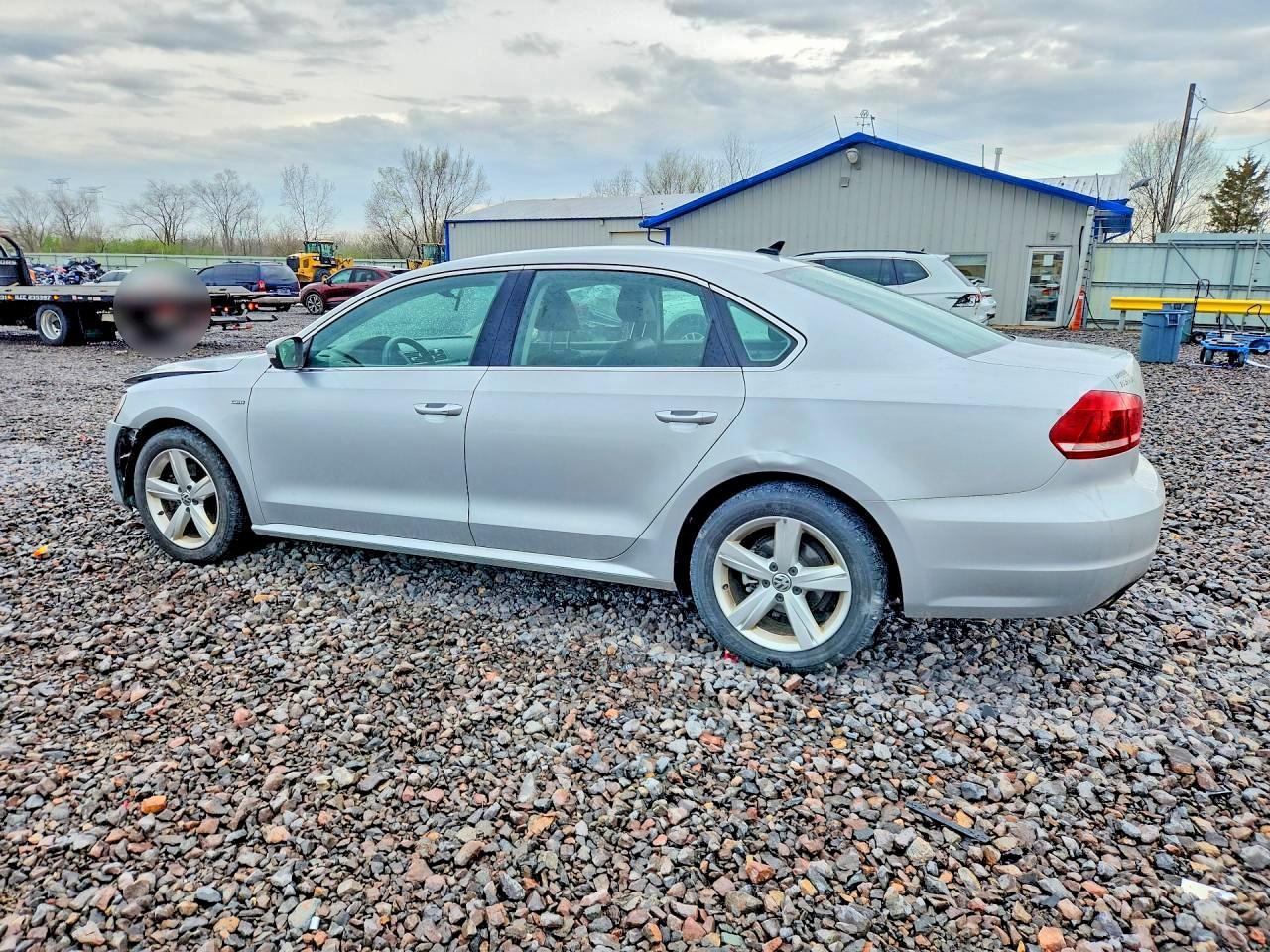 2015 Volkswagen Passat S - Фото 2