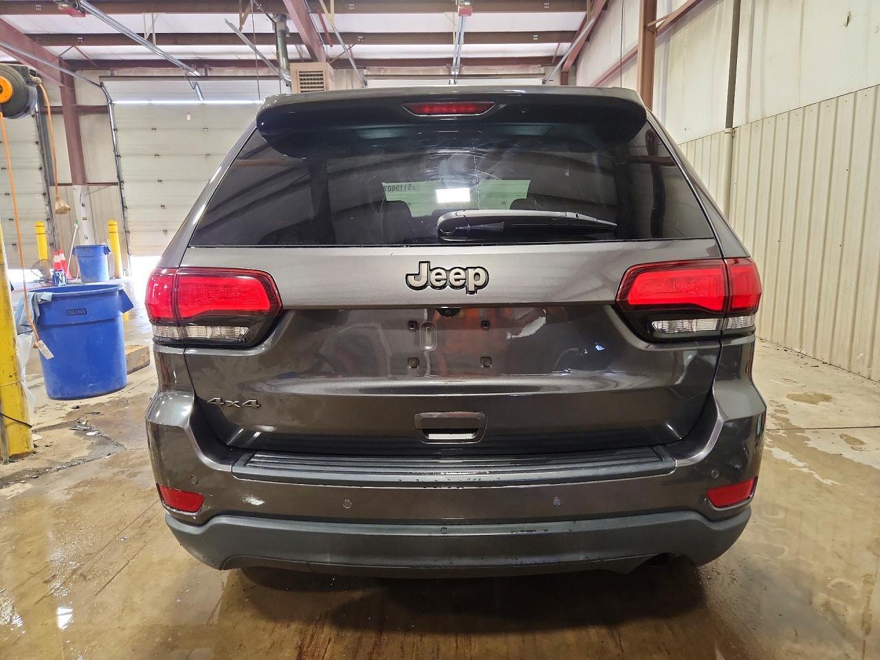2016 Jeep Grand Cherokee Laredo - Image 6