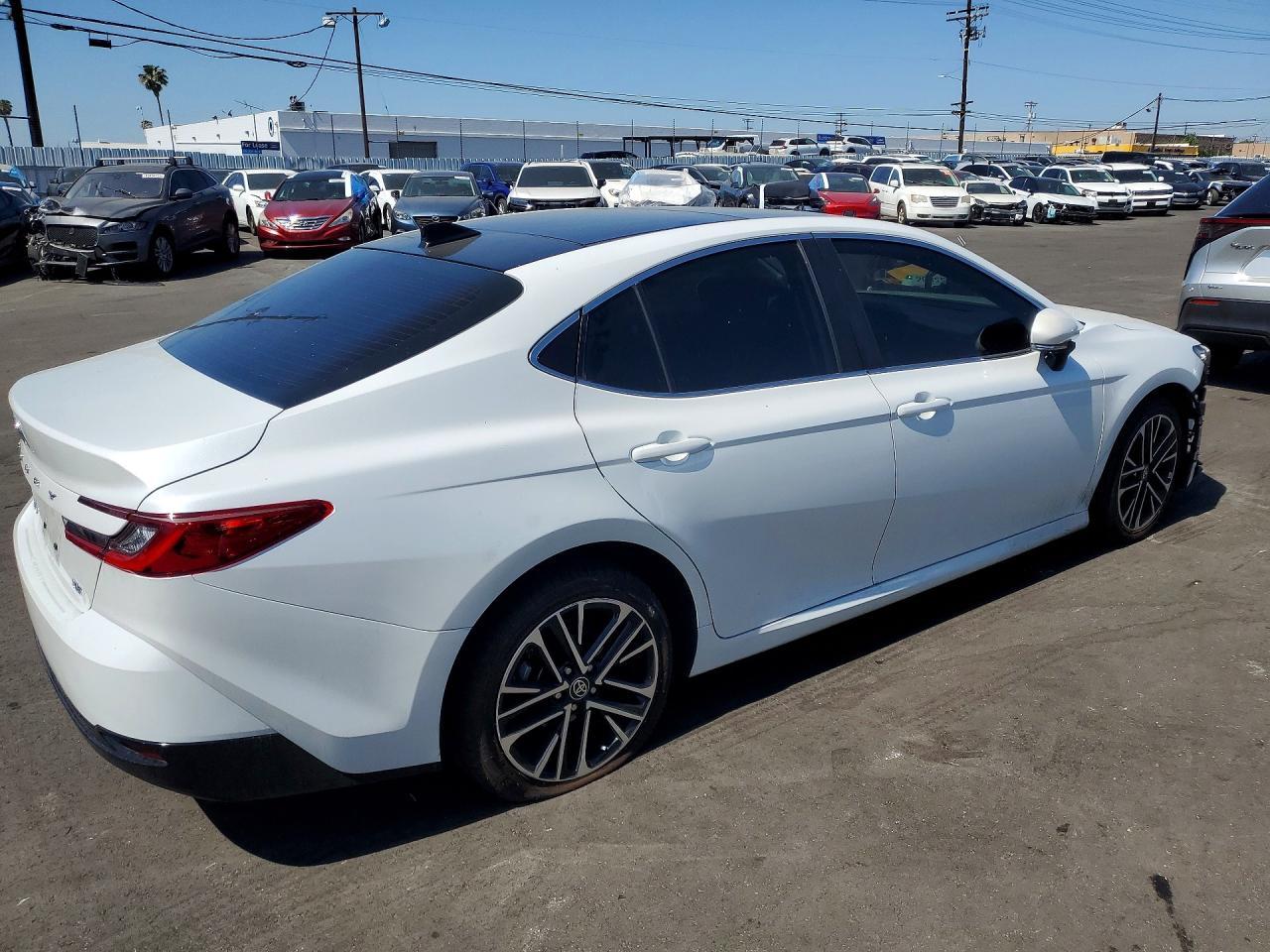 2025 Toyota Camry Xle - Фото 3