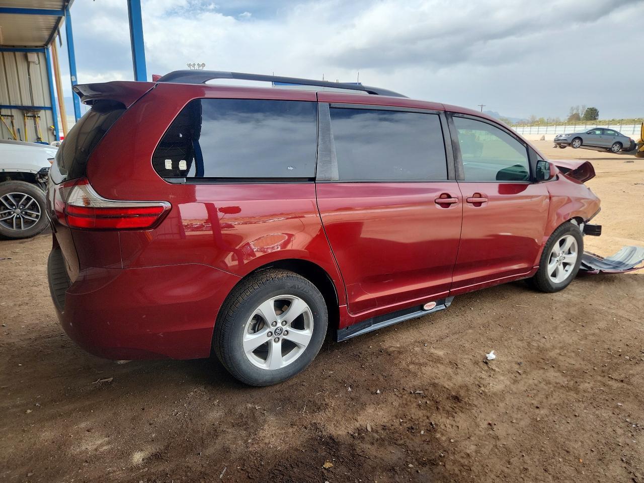 2018 Toyota Sienna Le 8-Passenger - Фото 3