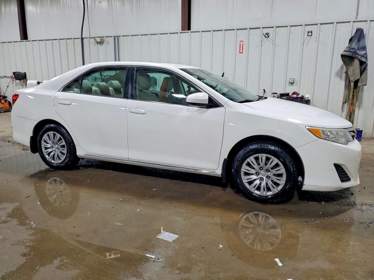 2012 Toyota Camry Le - Image 4