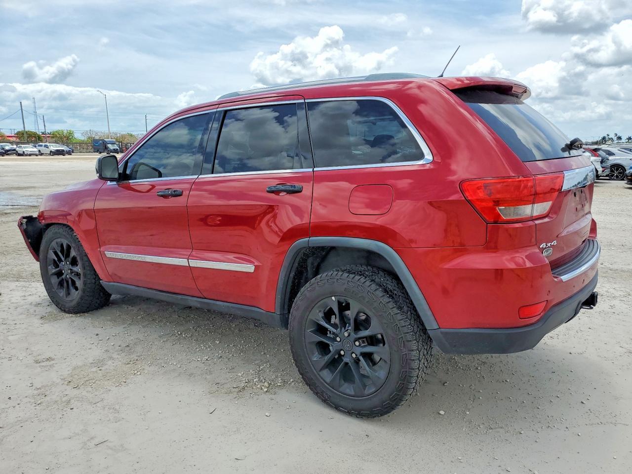 2011 Jeep Grand Cherokee Overland - Image 2