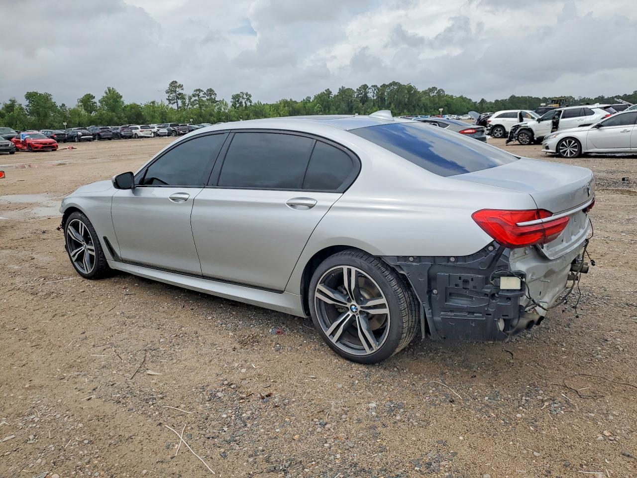 2017 BMW 750 I - Фото 2