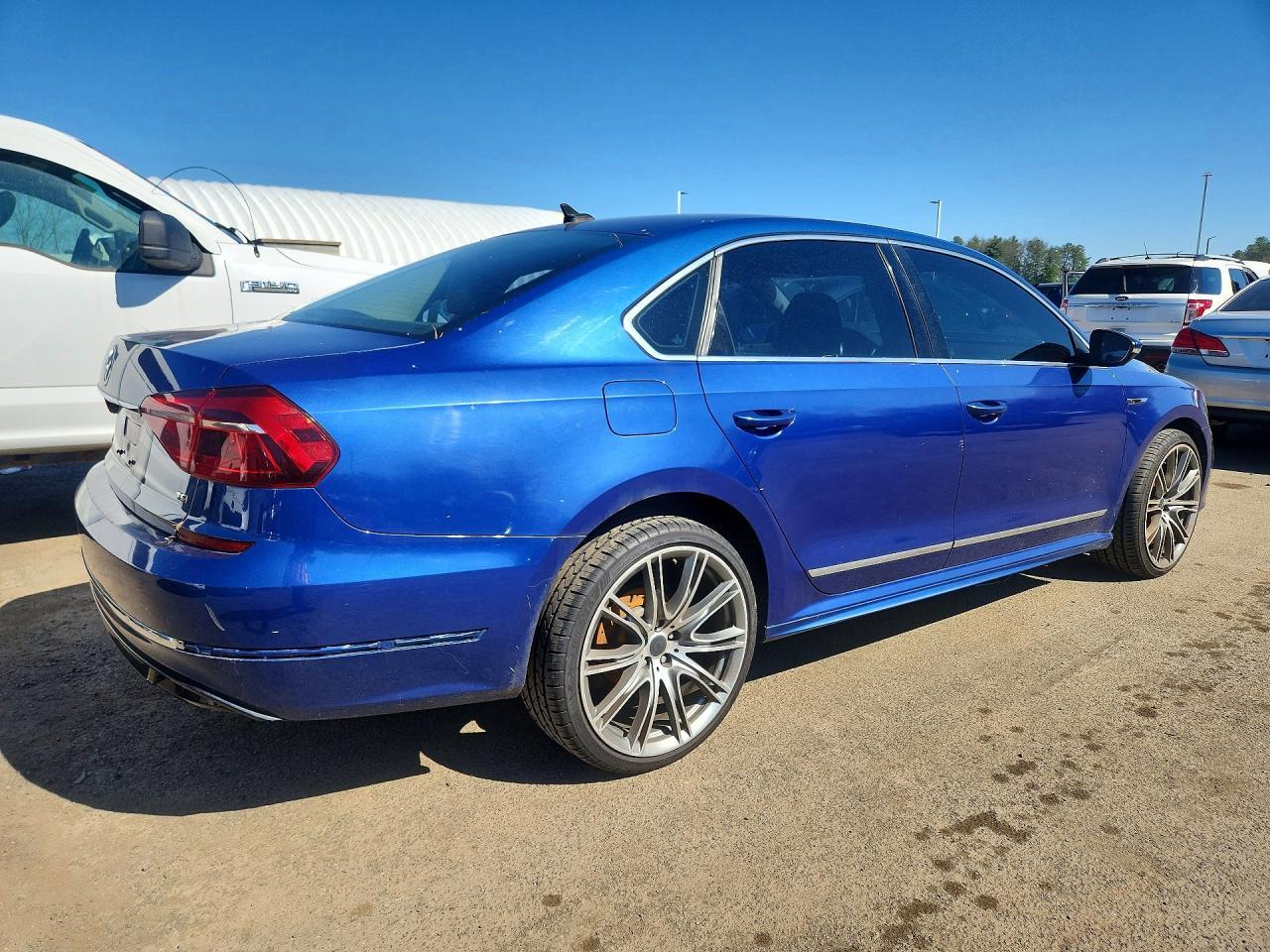 2017 Volkswagen Passat R-Line - Фото 3