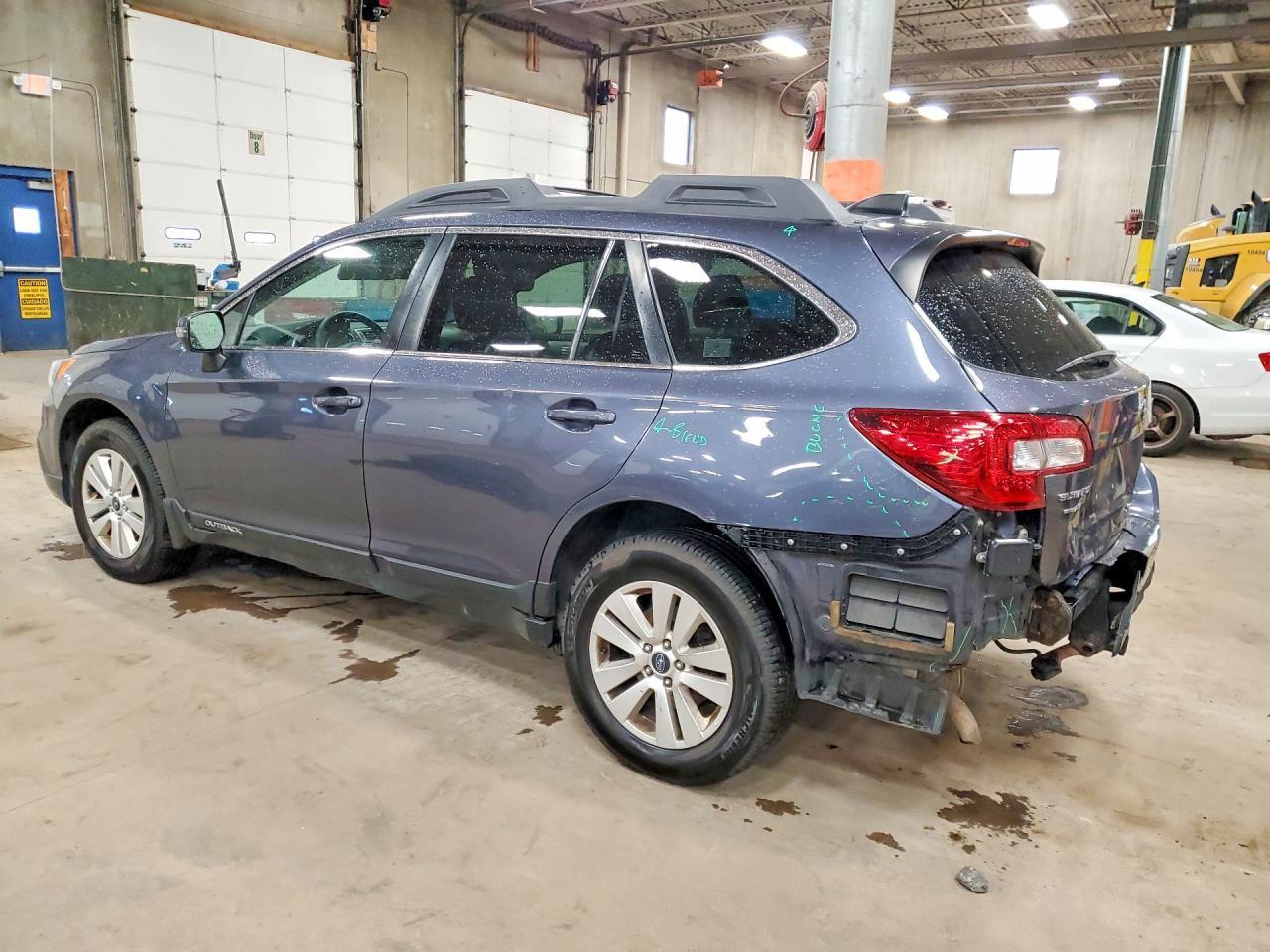 2016 Subaru Outback 2.5I Premium - Фото 2
