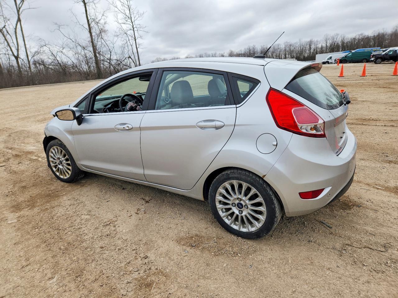 2014 Ford Fiesta Titanium - Фото 2