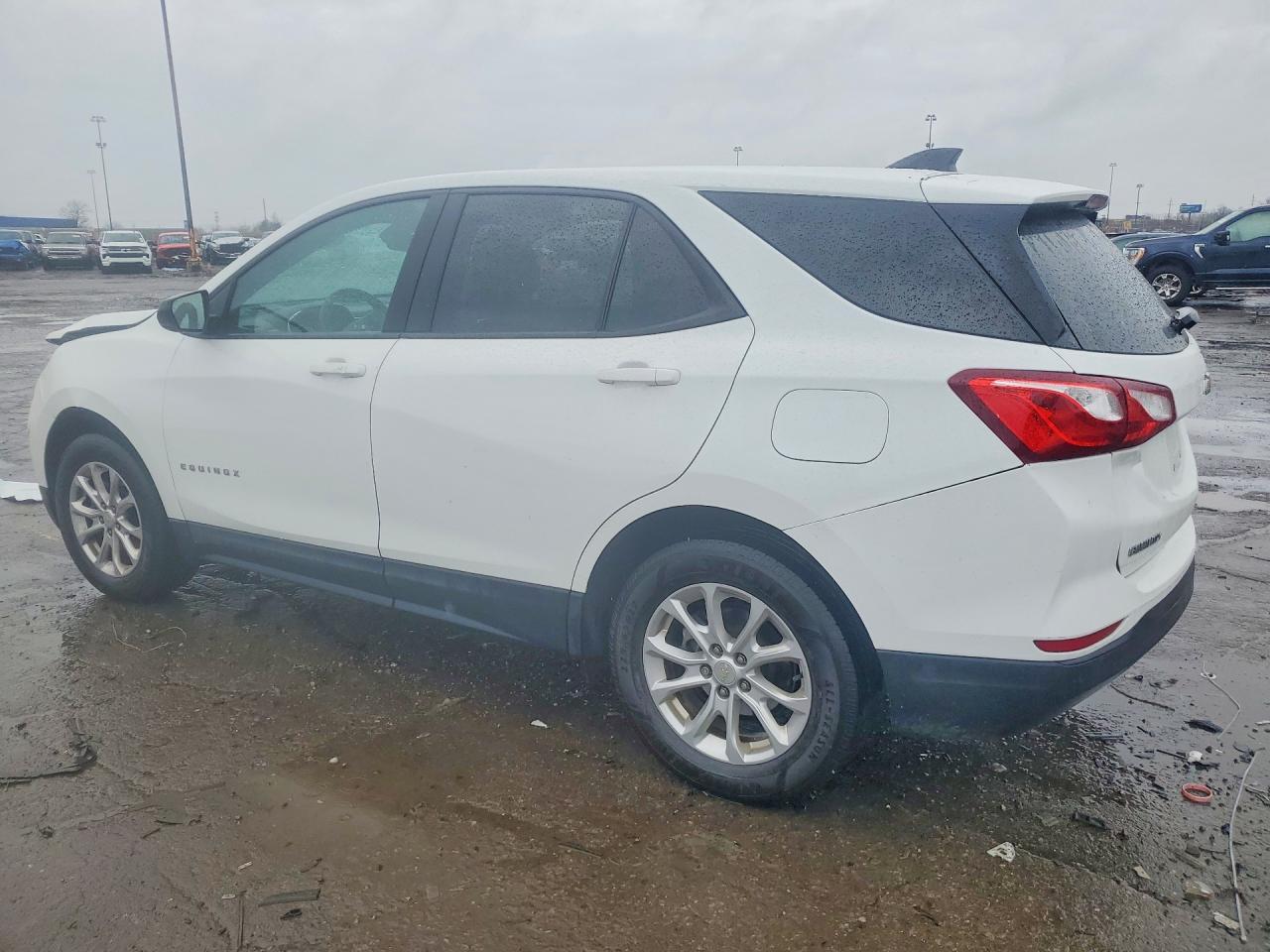 2020 Chevrolet Equinox Ls - Image 2