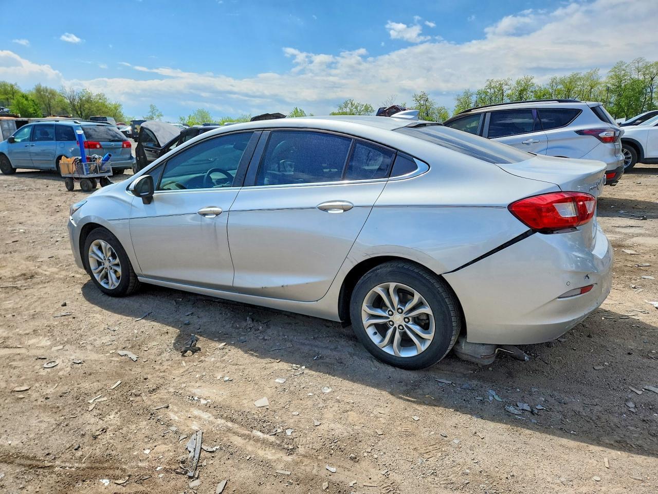 2019 Chevrolet Cruze Lt - Image 2