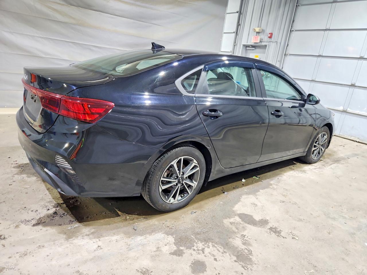 2023 Kia Forte Lxs - Image 3