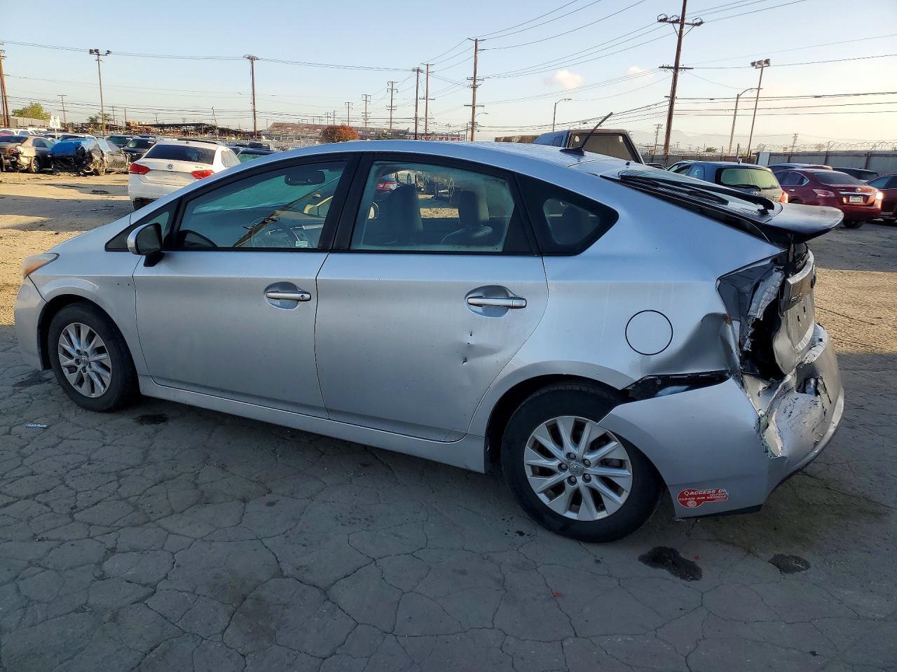 2012 Toyota Prius Plug-In Hybrid Advanced - Фото 2
