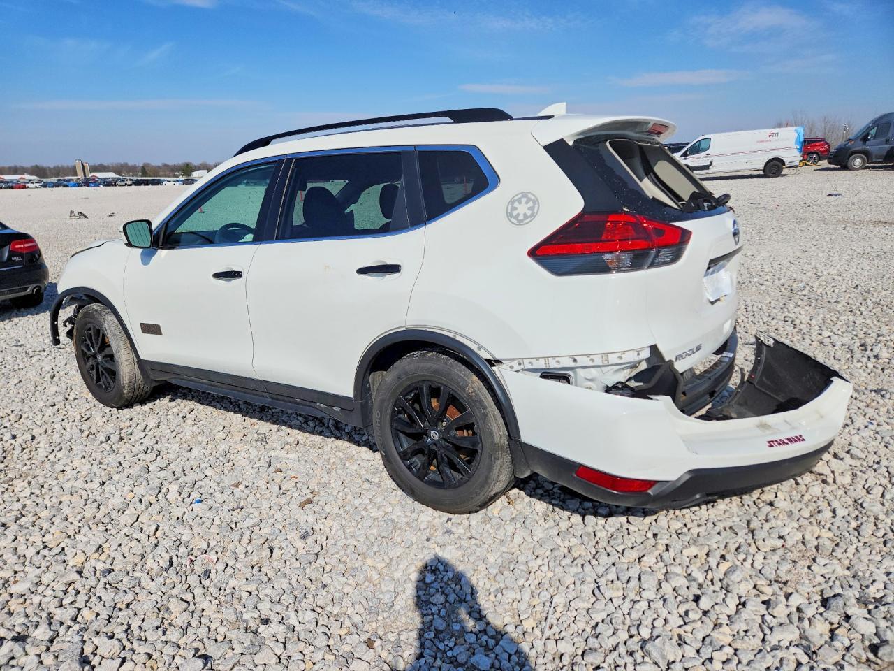 2017 Nissan Rogue Sv - Image 2