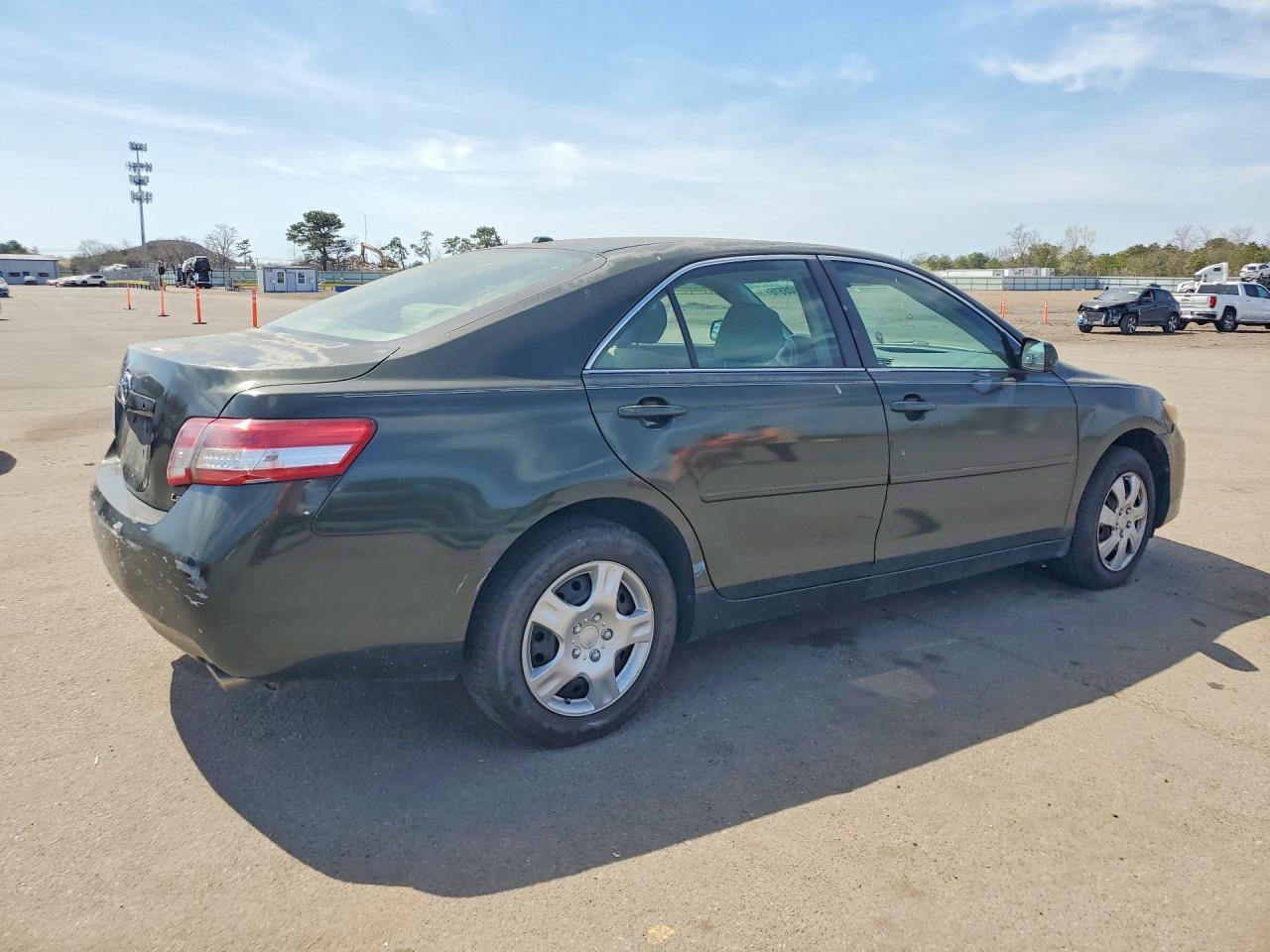 2010 Toyota Camry Le V6 - Image 3