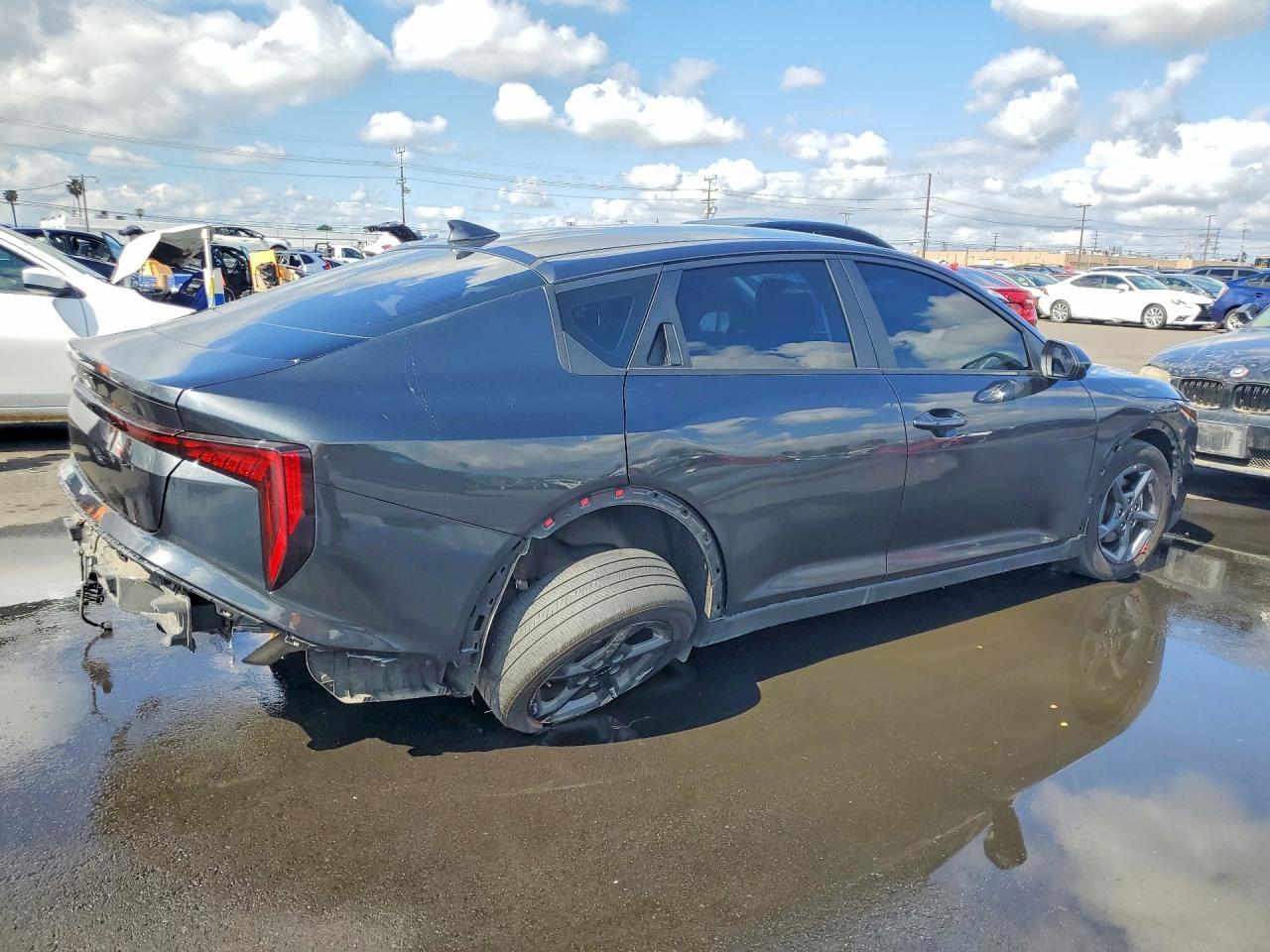 2025 Kia K4 Lxs - Image 3