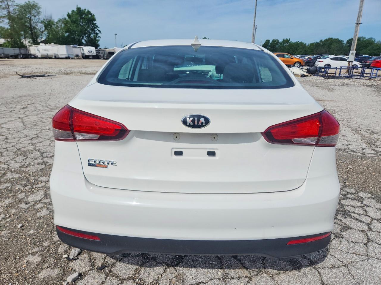 2017 Kia Forte Lx - Image 6