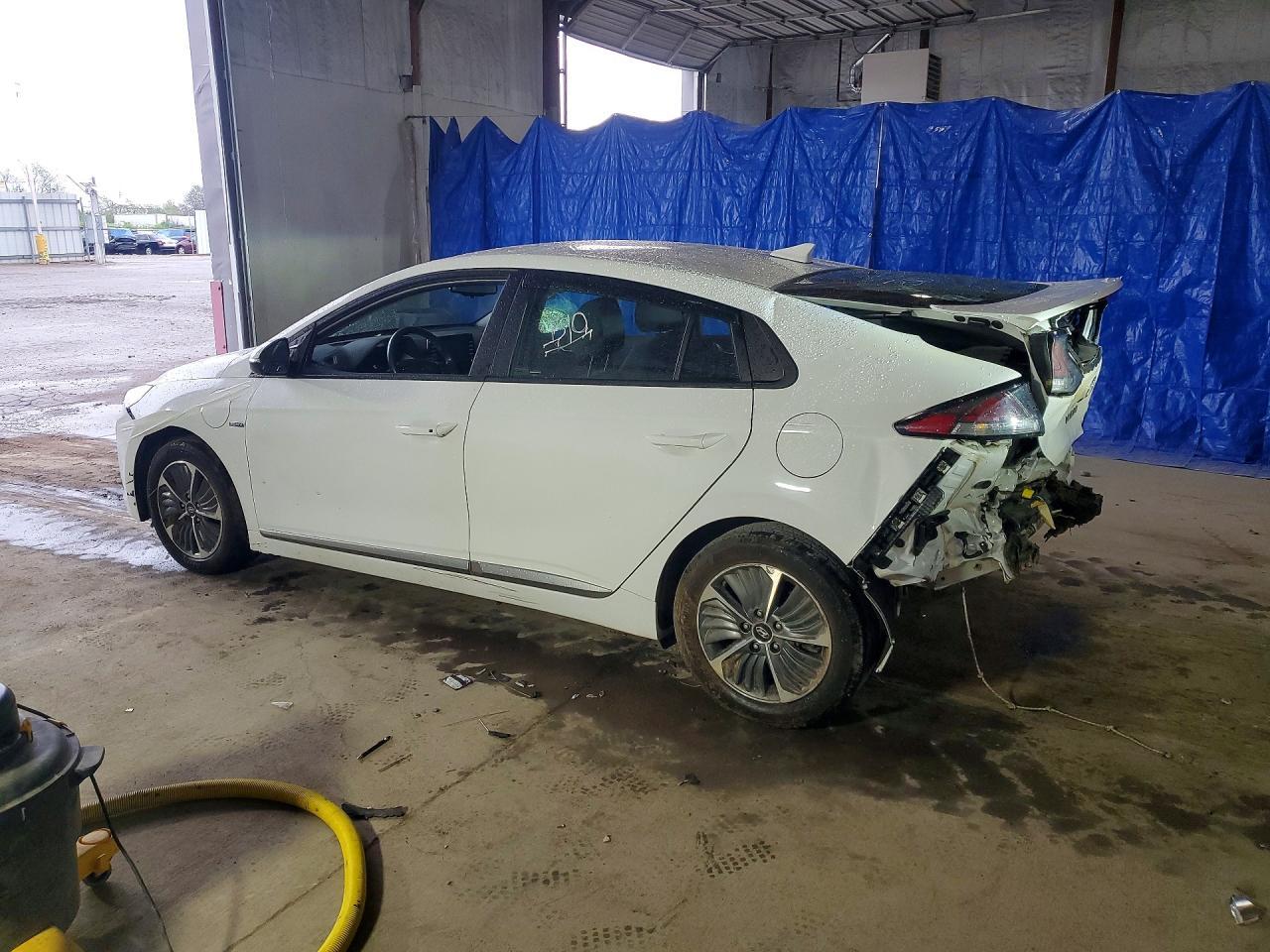 2020 Hyundai Ioniq - Фото 2